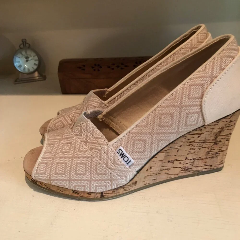 Women's TOMS Cream / Tan Canvas Open Toe Shoe Wedge Cork Heel Size 7.5